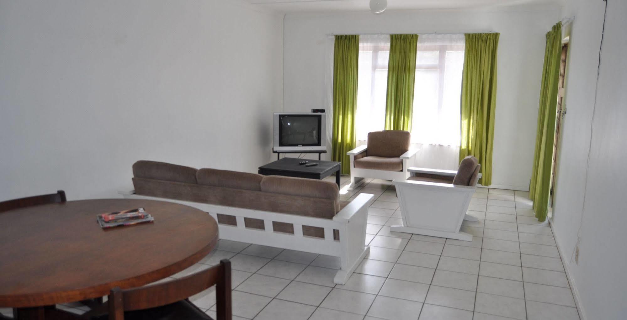 Backpacker Apartments Плетенбърг Бей Екстериор снимка