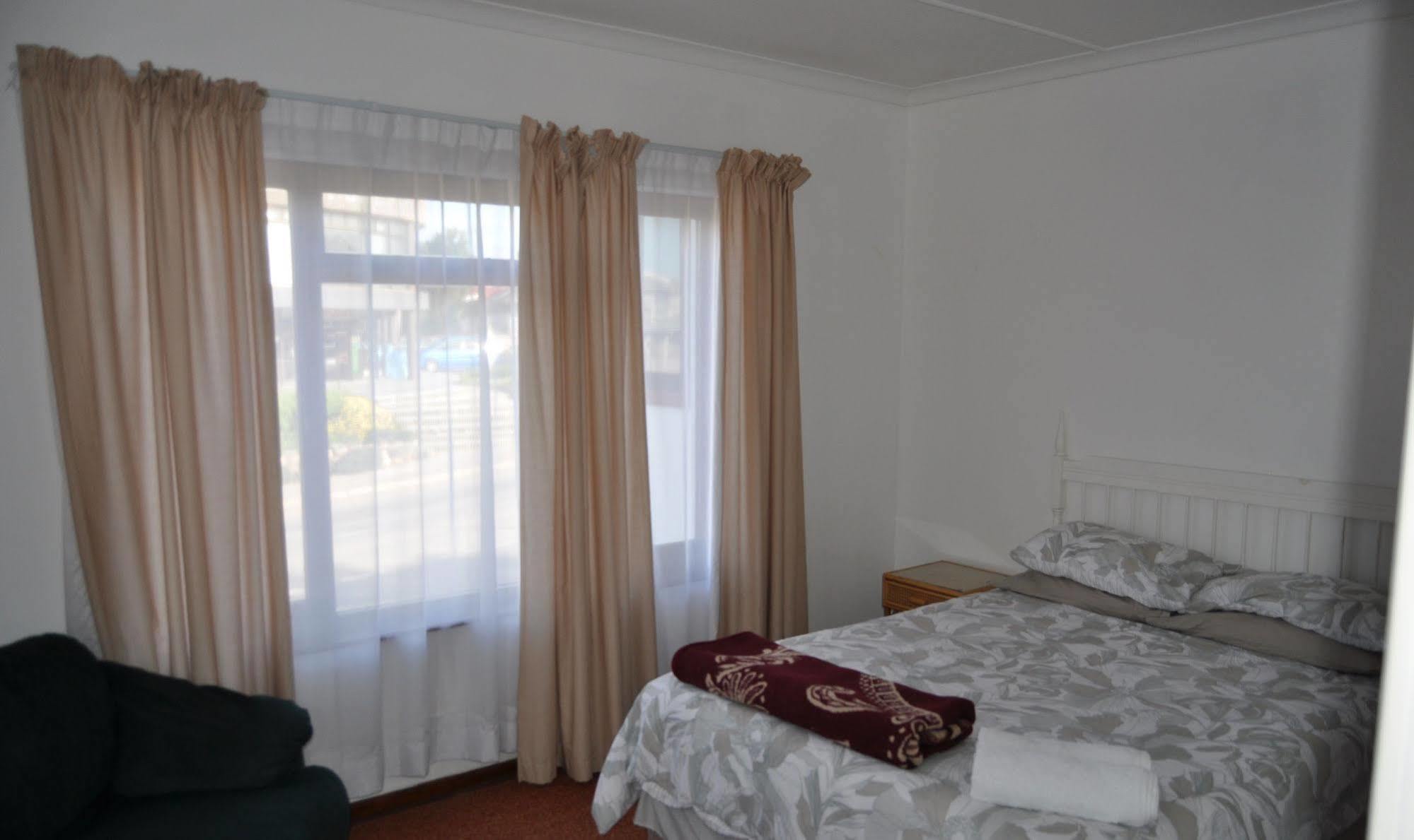 Backpacker Apartments Плетенбърг Бей Екстериор снимка